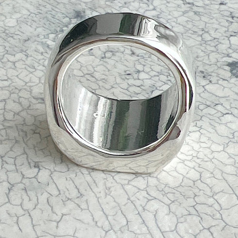 Lulu signet ring